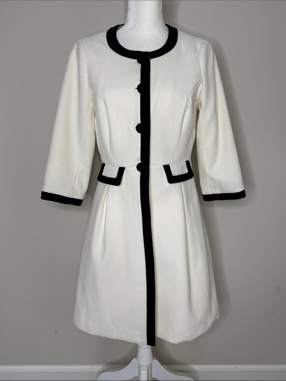 JB by Julie Brown Cream Coat with Black Trim Classy Audrey Hepburn Jackie O Sz 2